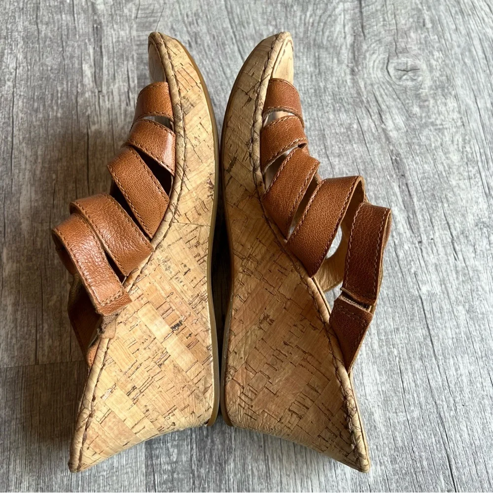 Born Butterfly Leather Wedges Comfort Brown Women's Size 9 Sandals